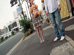 親同伴円交 親に手を引かれ円交させられるパイパン娘　サンプル画像06